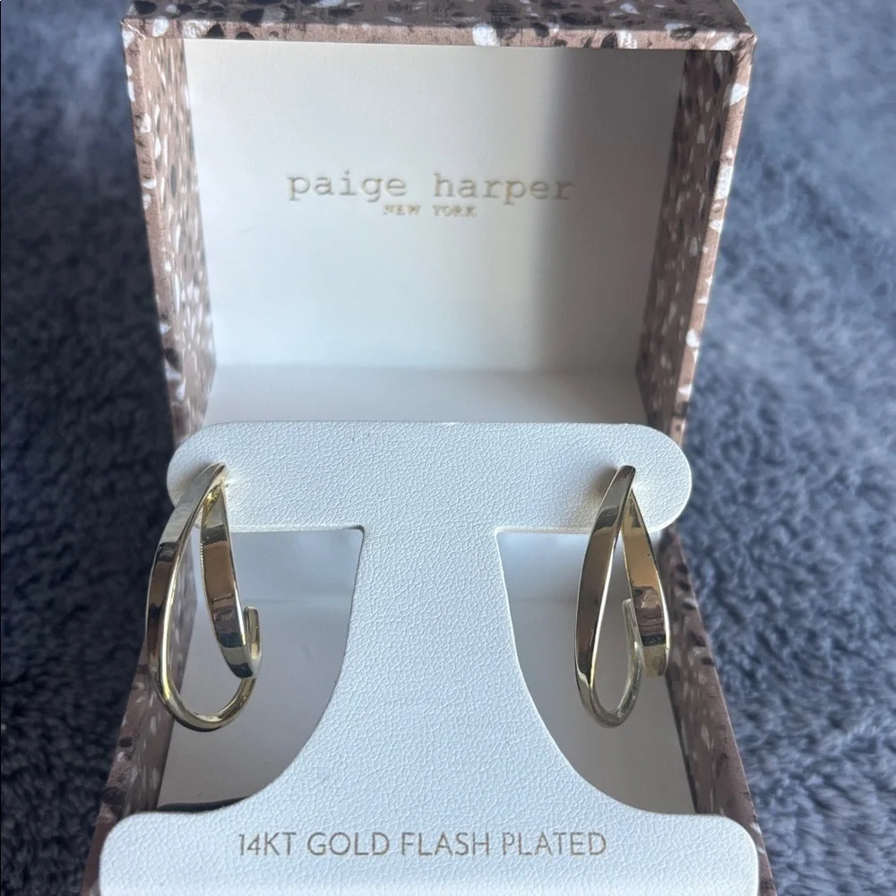 Mixed Set of 4 Earrings in Gold Earrings EUC